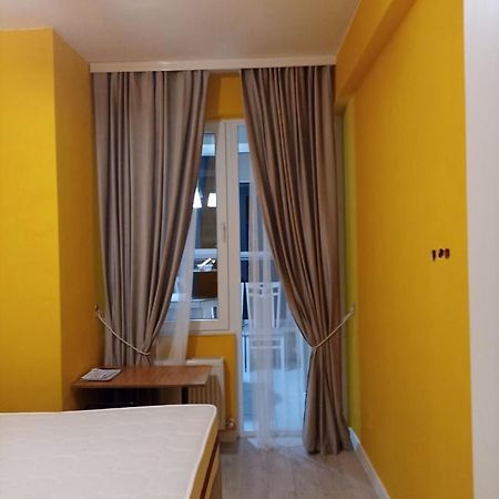 One Room With A Shared Bathroom คีชีเนา ภายนอก รูปภาพ
